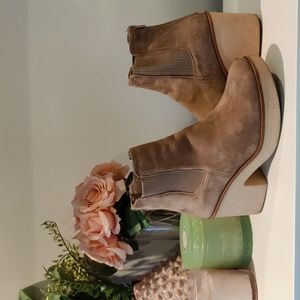 Pierre Dumas Taupe Booties
